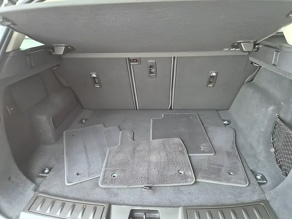 Used 2022 Land Rover Range Rover Evoque Fuji White - Interior and Exterior details 12
