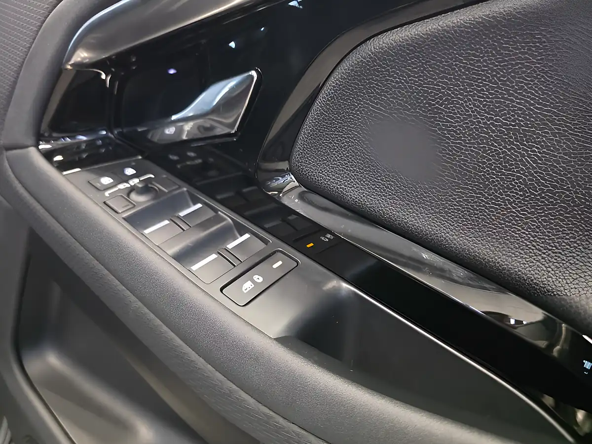 Used 2022 Land Rover Range Rover Evoque R-Dynamic S Bronze - Interior and Exterior details 18