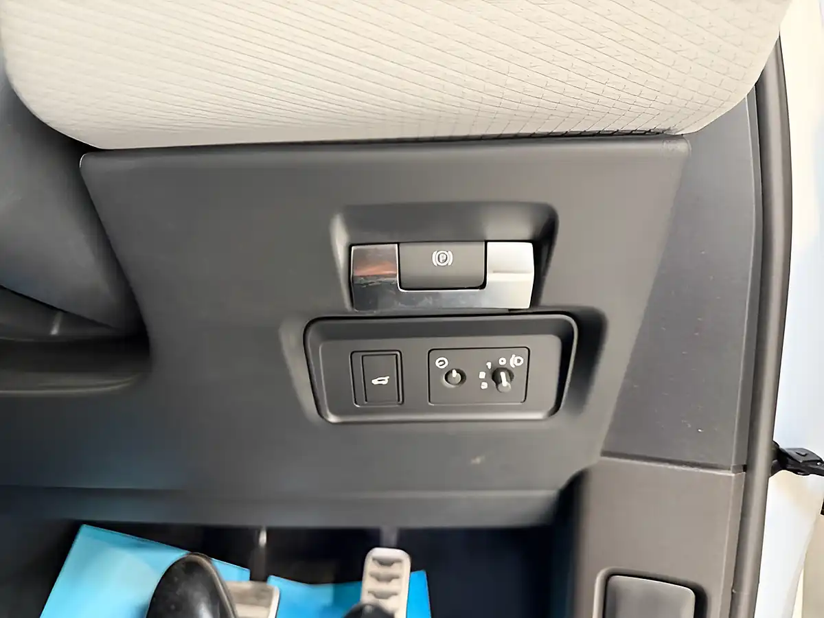 Used 2022 Land Rover Range Rover Evoque R-Dynamic S Fuji White - Interior and Exterior details 20