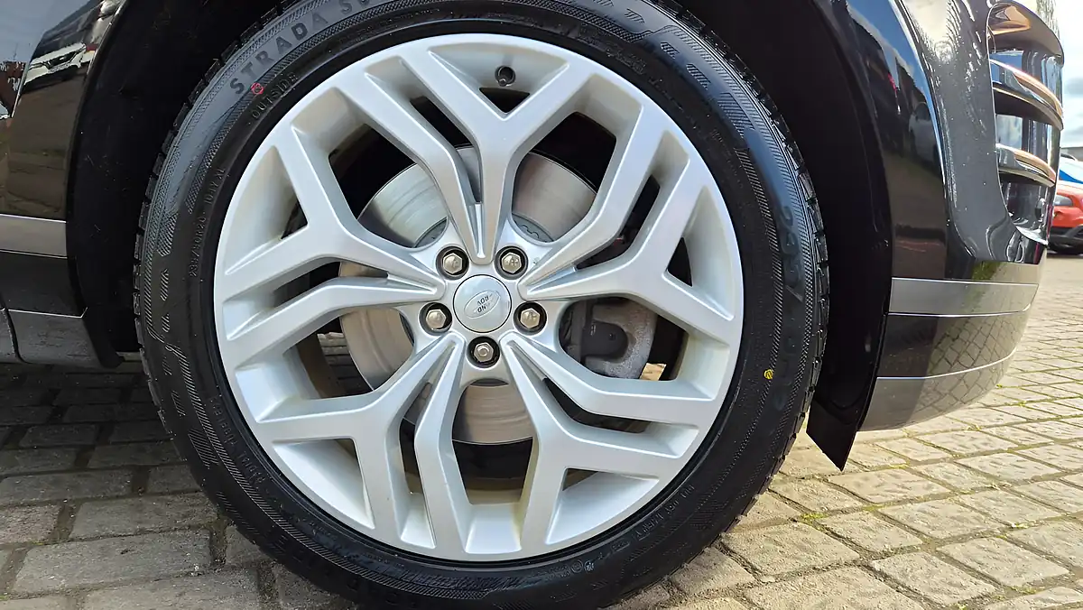 Used 2022 Land Rover Range Rover Evoque R-Dynamic Se Black - Interior and Exterior details 18