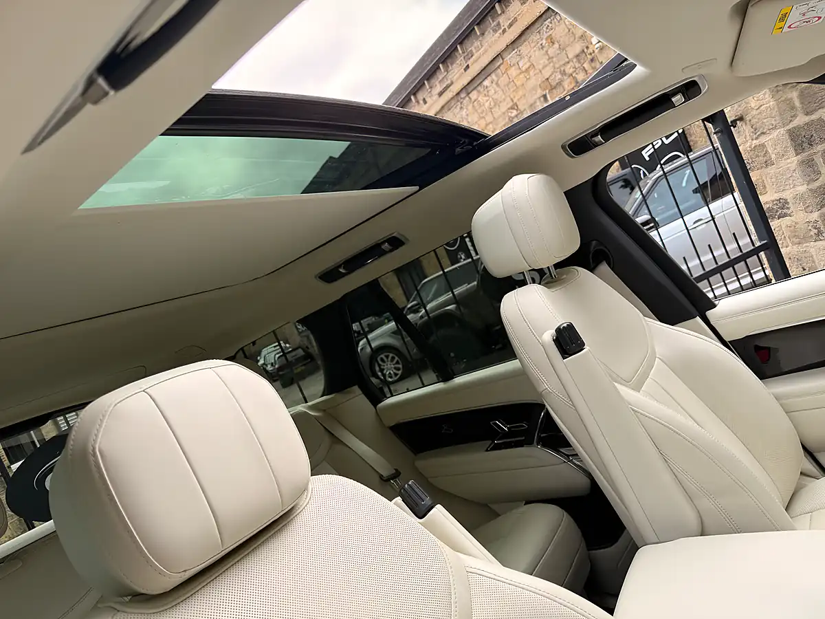 Used 2022 Land Rover Range Rover Hse Belgravia Green - Interior and Exterior details 14
