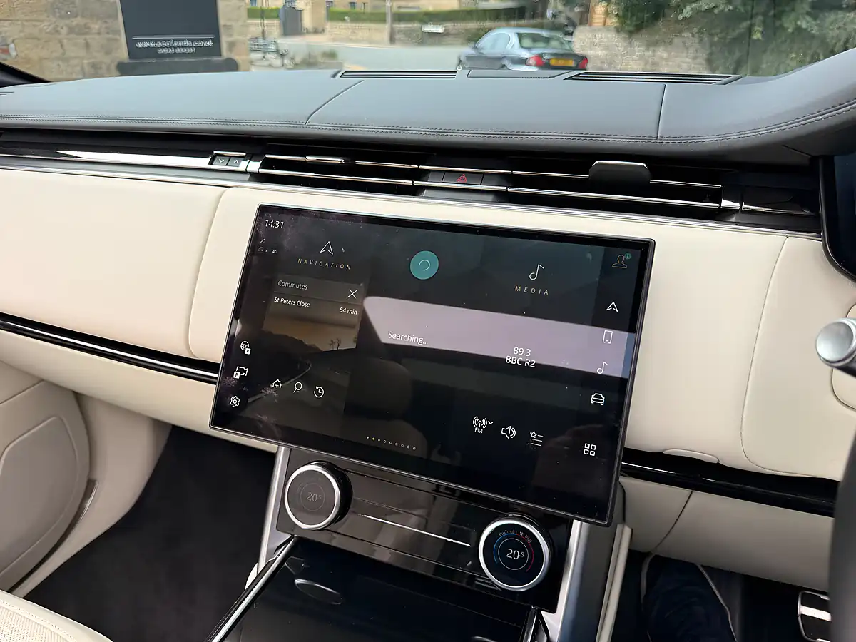 Used 2022 Land Rover Range Rover Hse Belgravia Green - Interior and Exterior details 16