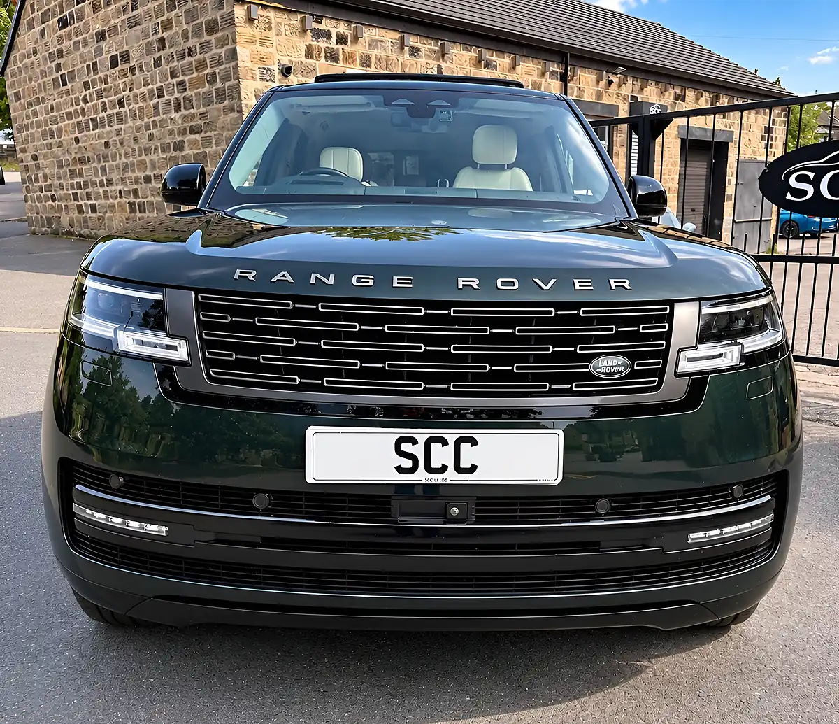 Used 2022 Land Rover Range Rover Hse Belgravia Green - Interior and Exterior details 4