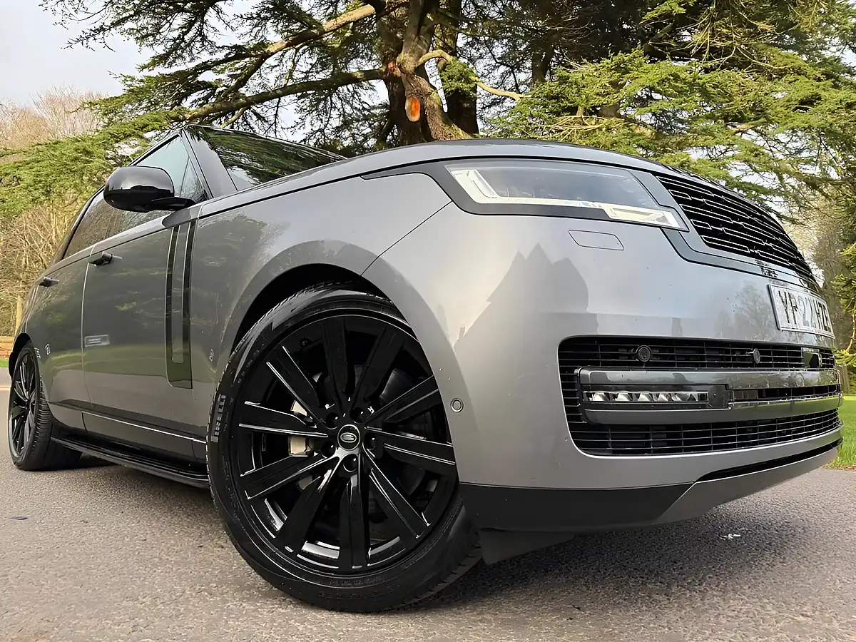 Used 2022 Land Rover Range Rover Se Grey - Front View