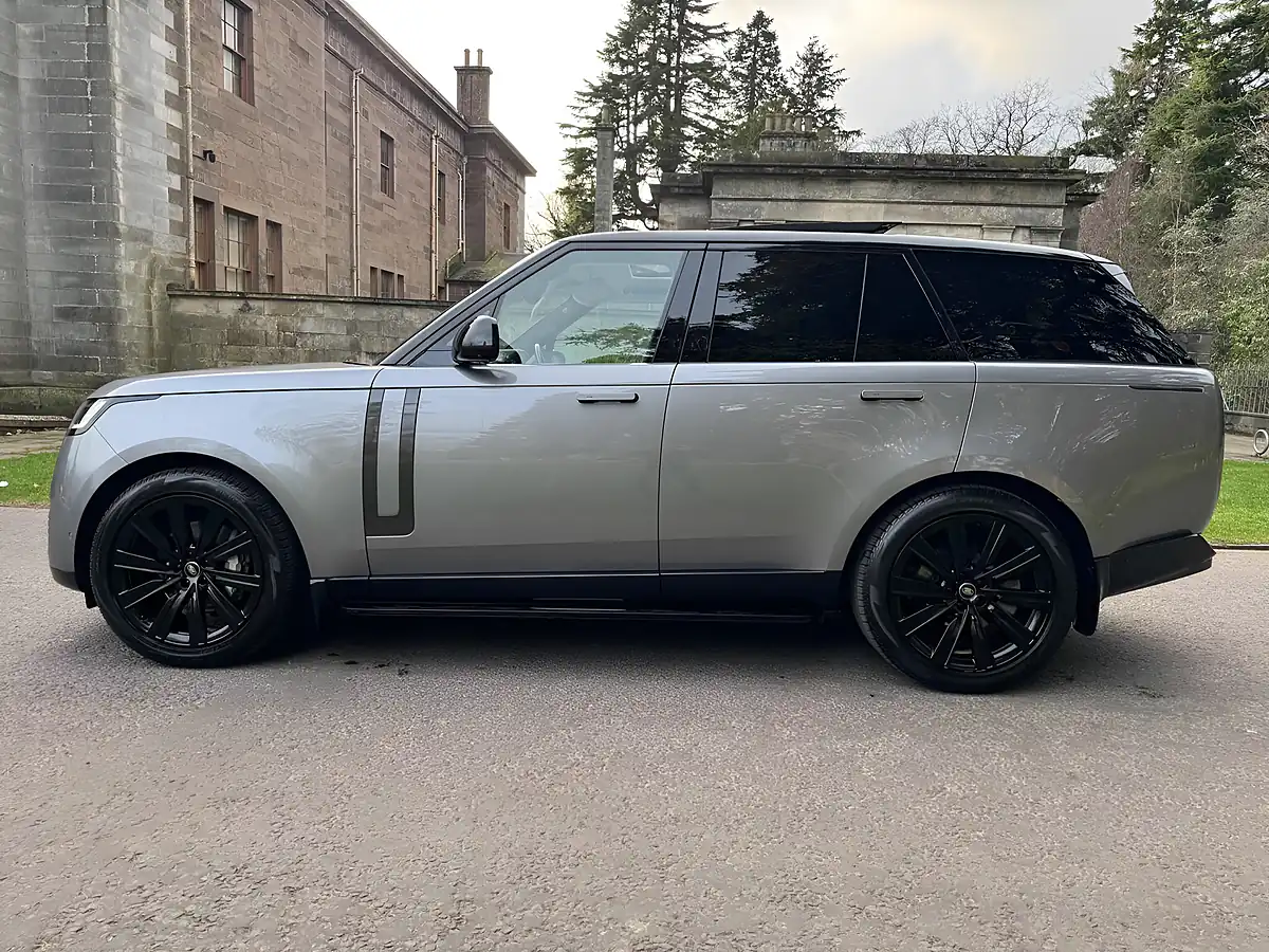 Used 2022 Land Rover Range Rover Se Grey - Interior and Exterior details 14