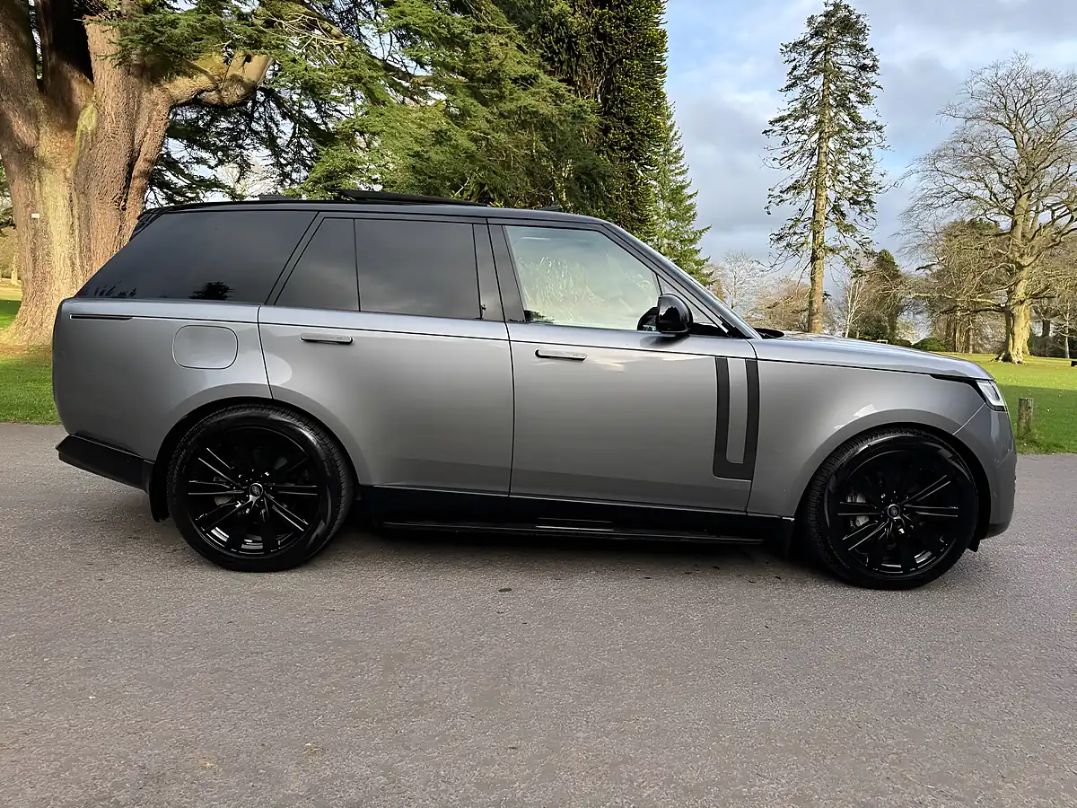 Used 2022 Land Rover Range Rover Se Grey - Interior and Exterior details 15