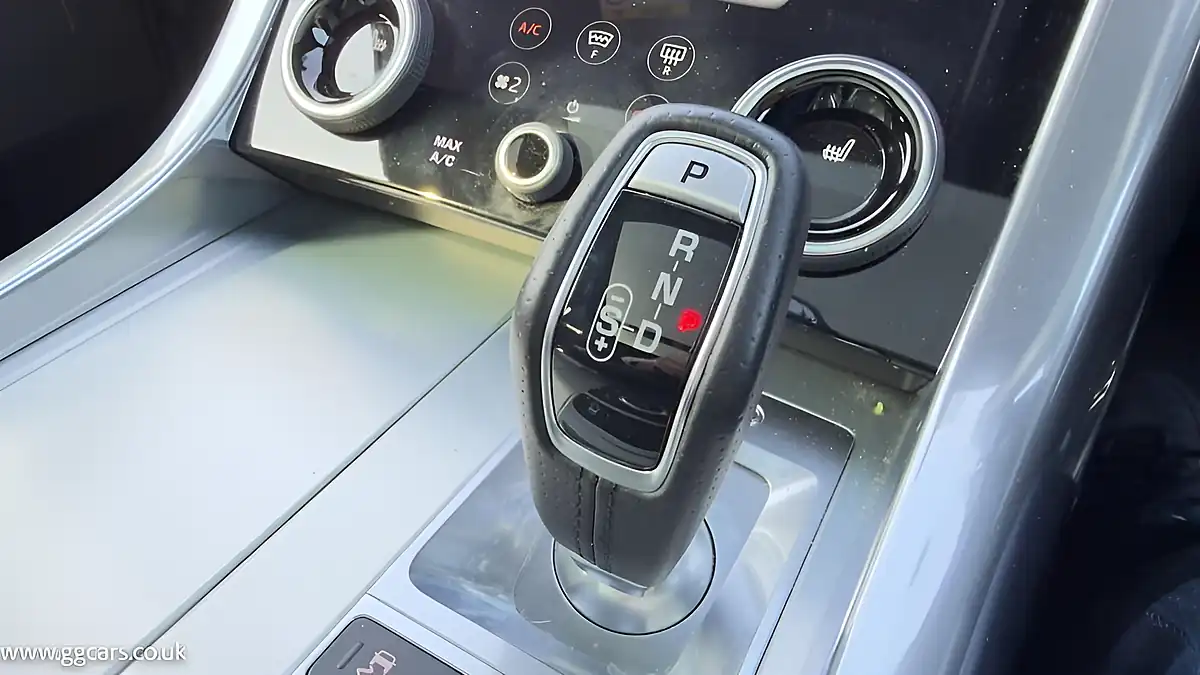 Used 2022 Land Rover Range Rover Sport Svr Italian Racing Red - Interior and Exterior details 12