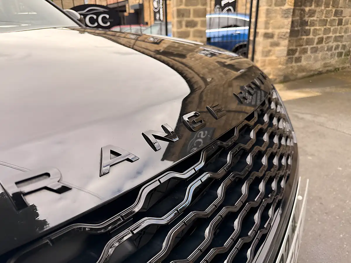 Used 2022 Land Rover Range Rover Velar R-Dynamic Hse Santorini Black - Interior and Exterior details 16