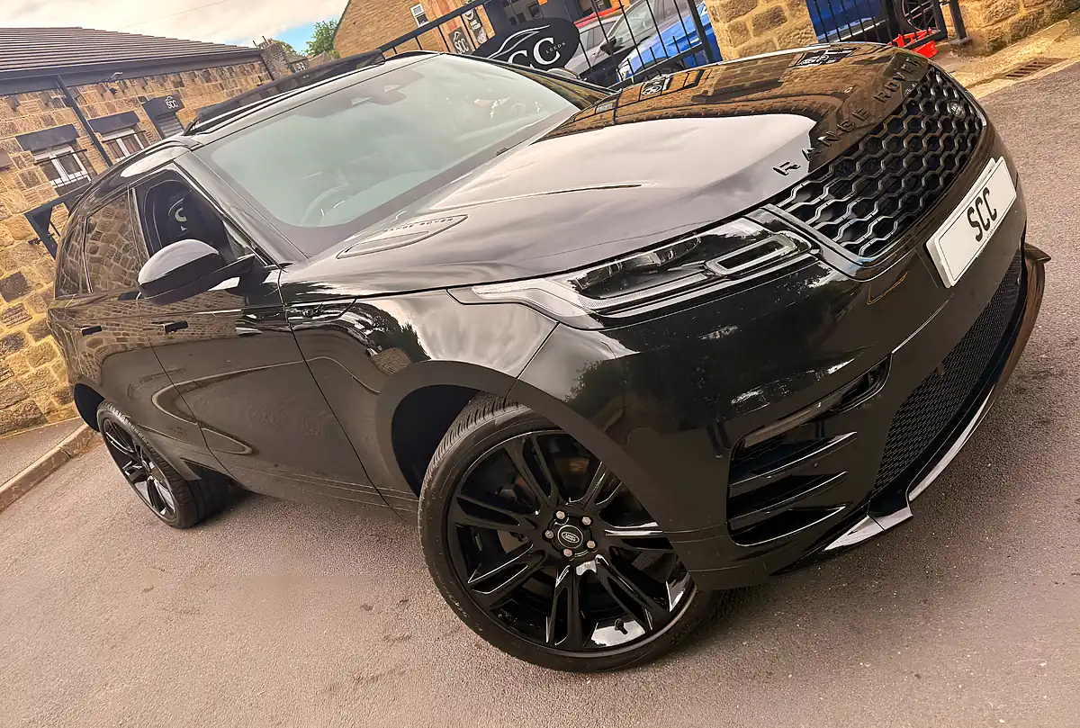 Used 2022 Land Rover Range Rover Velar R-Dynamic Hse Santorini Black - Interior and Exterior details 3