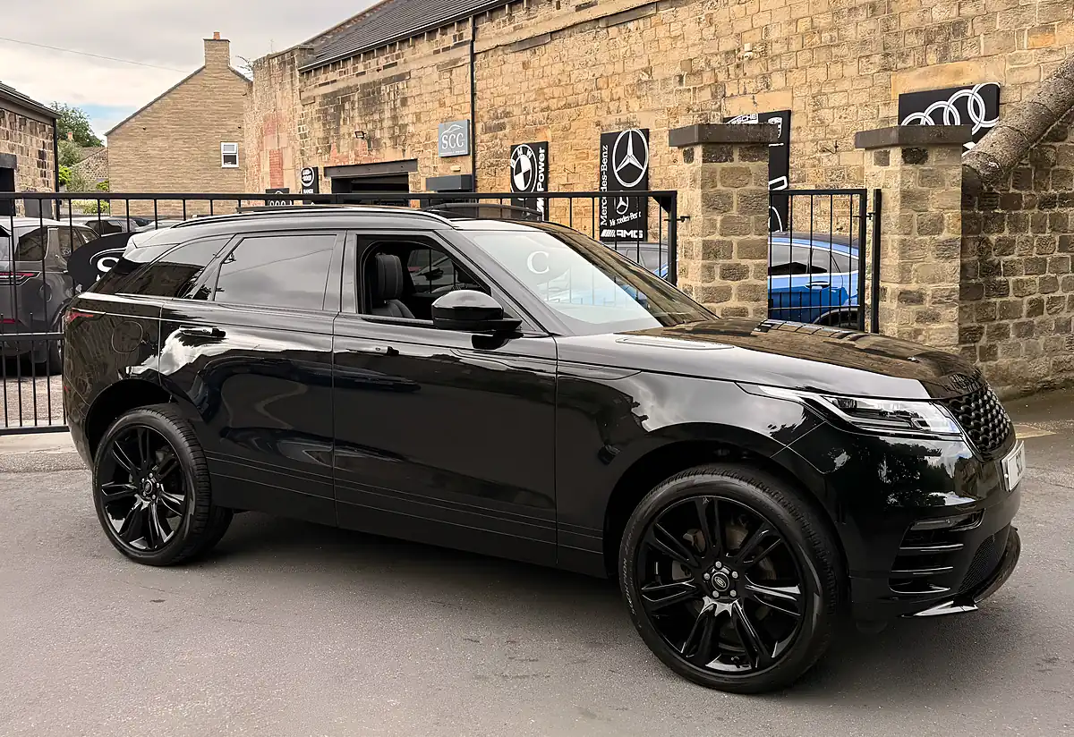 Used 2022 Land Rover Range Rover Velar R-Dynamic Hse Santorini Black - Interior and Exterior details 5