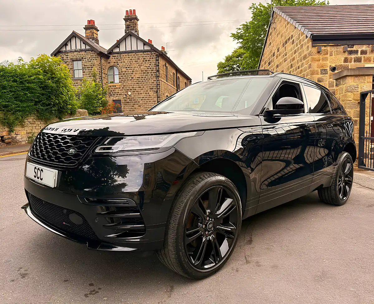 Used 2022 Land Rover Range Rover Velar R-Dynamic Hse Santorini Black - Interior and Exterior details 7