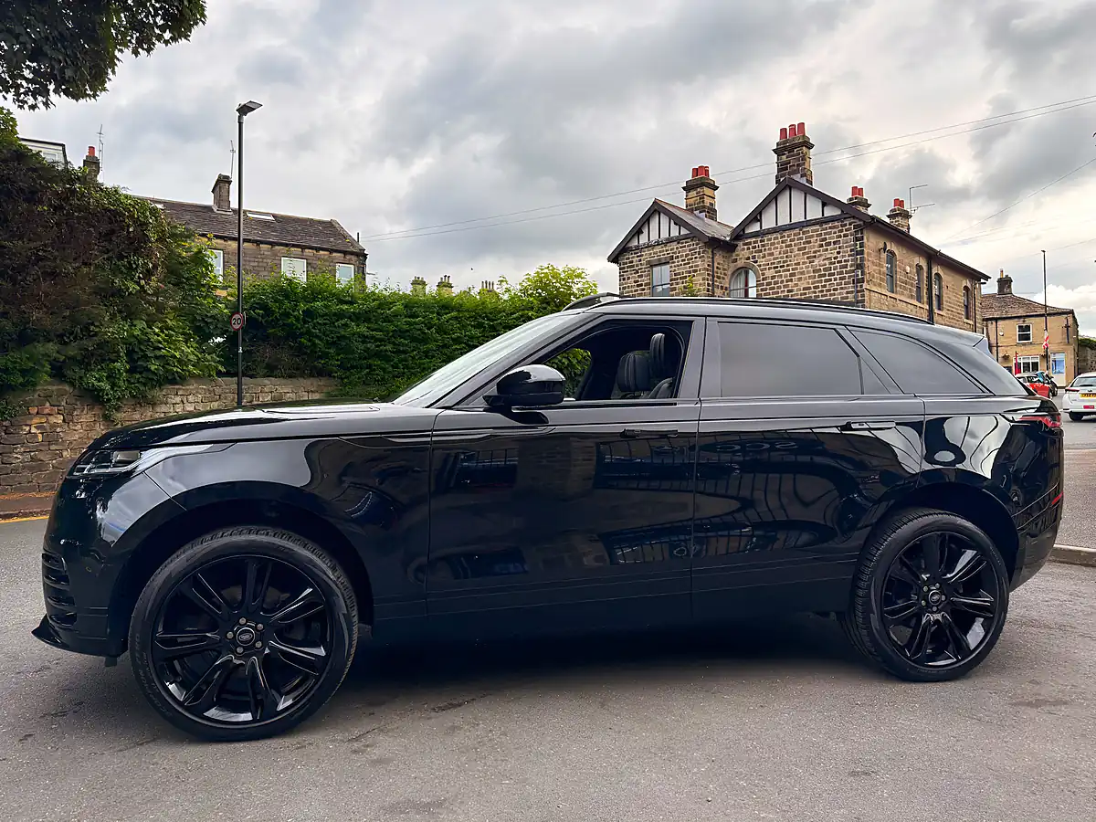 Used 2022 Land Rover Range Rover Velar R-Dynamic Hse Santorini Black - Interior and Exterior details 8