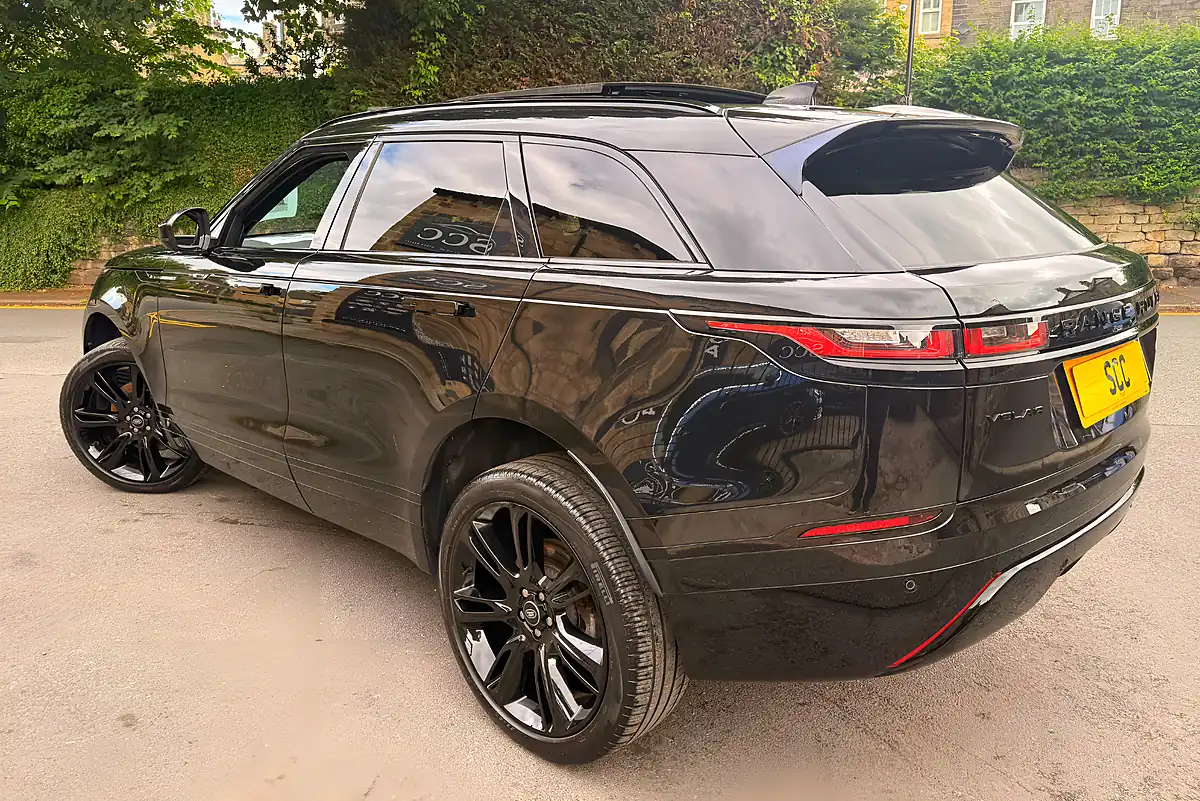 Used 2022 Land Rover Range Rover Velar R-Dynamic Hse Santorini Black - Interior and Exterior details 9