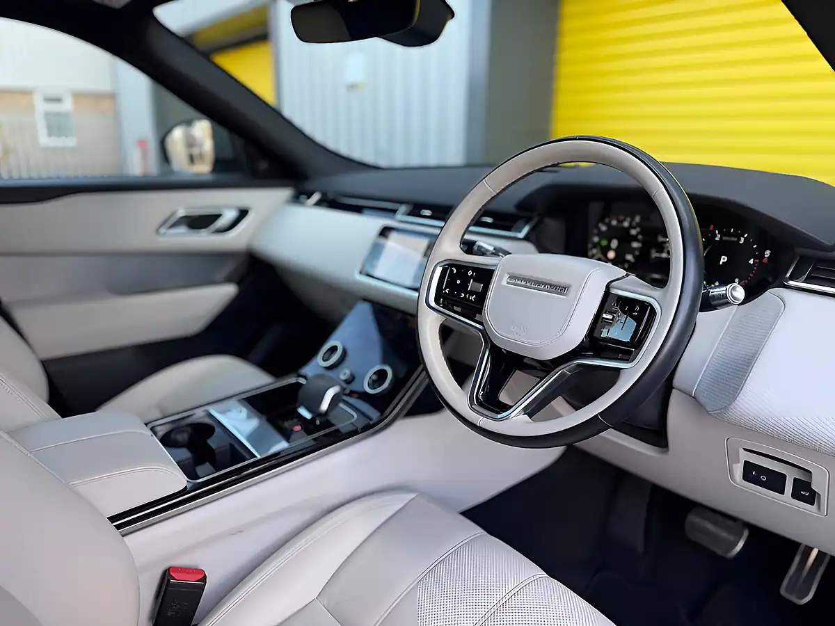 Used 2022 Land Rover Range Rover Velar R-Dynamic Se Bronze - Interior and Exterior details 10