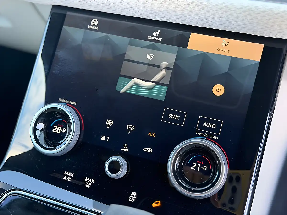 Used 2022 Land Rover Range Rover Velar R-Dynamic Se Bronze - Interior and Exterior details 18