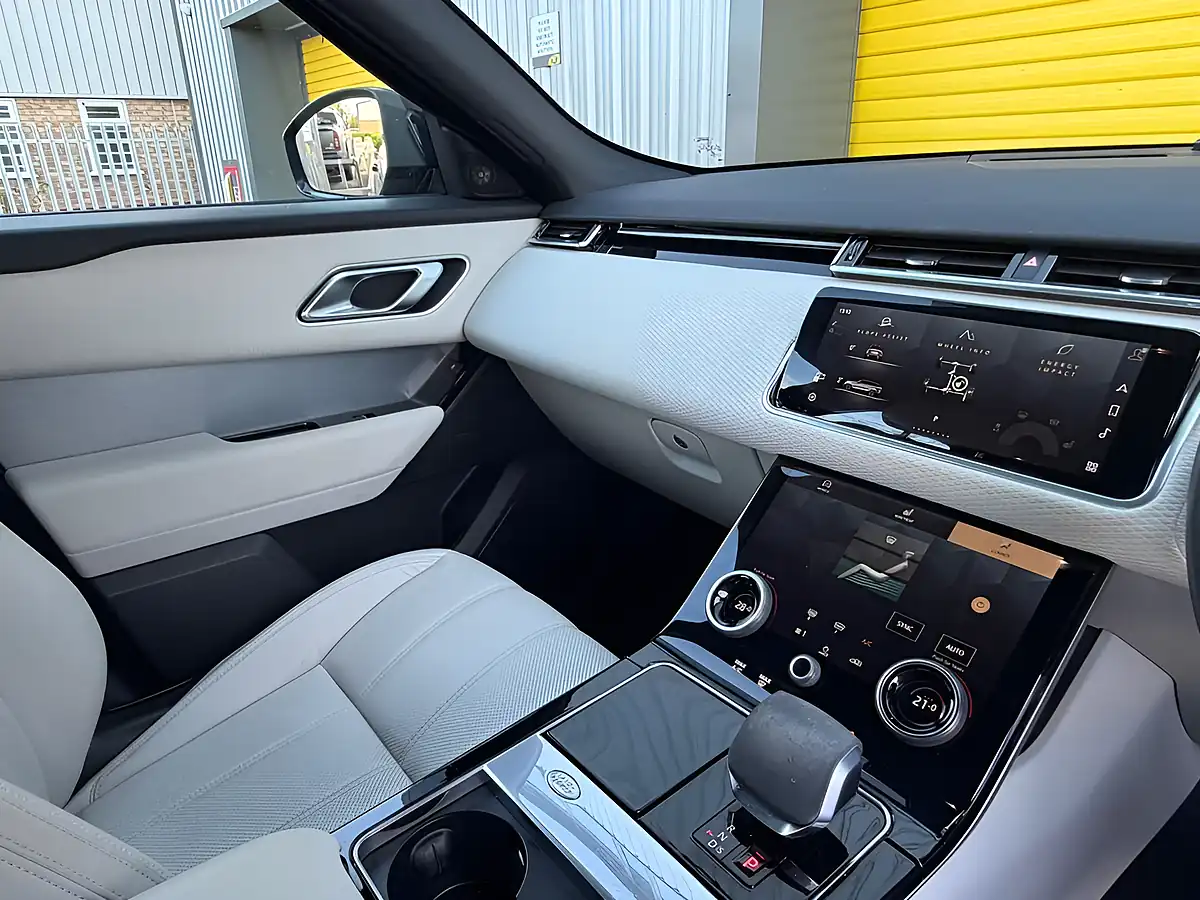 Used 2022 Land Rover Range Rover Velar R-Dynamic Se Bronze - Interior and Exterior details 20