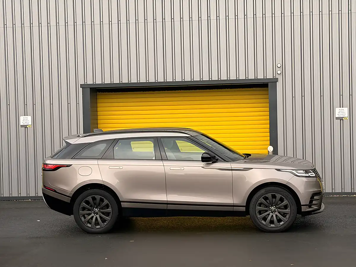 Used 2022 Land Rover Range Rover Velar R-Dynamic Se Bronze - Interior and Exterior details 6