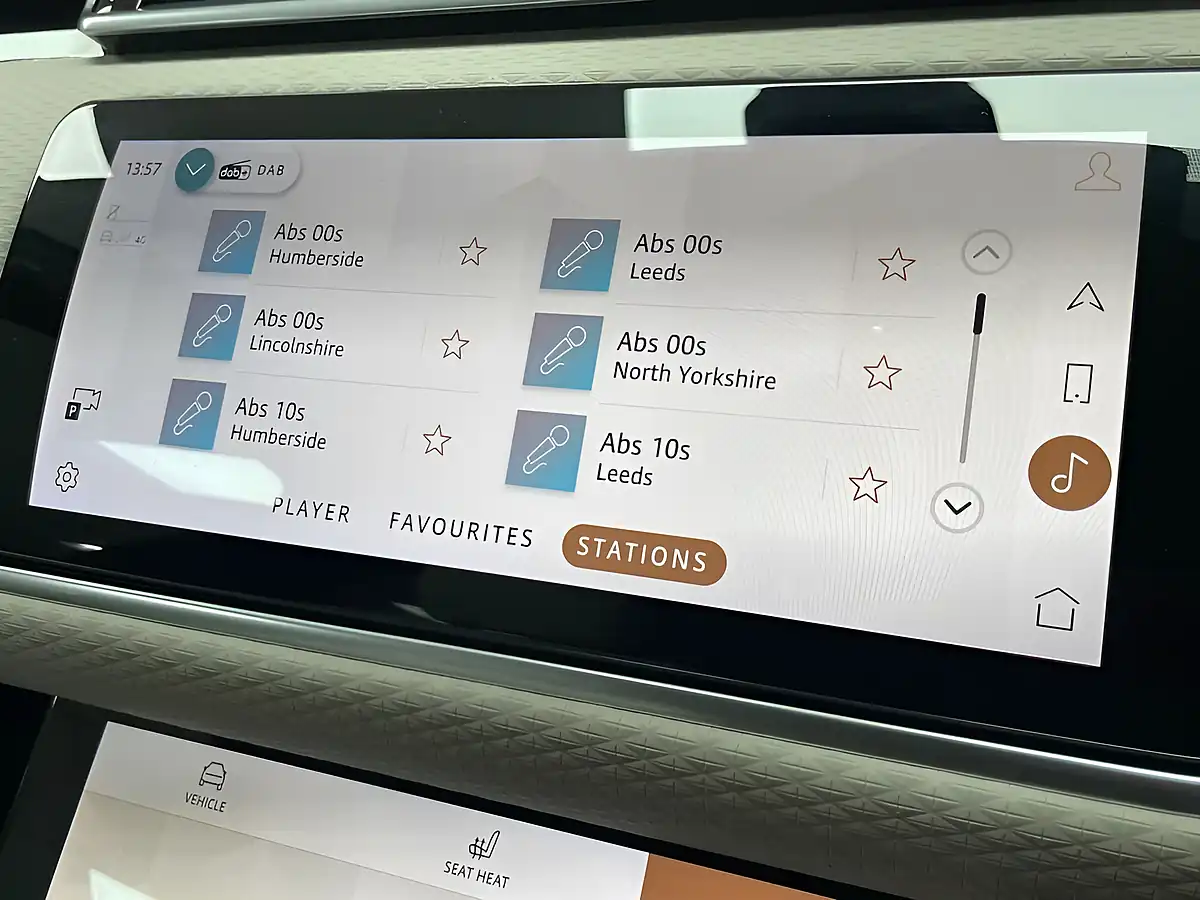 Used 2022 Land Rover Range Rover Velar R-Dynamic Se Byron Blue - Interior and Exterior details 18