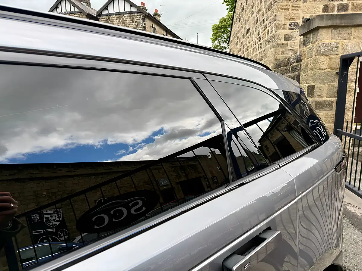 Used 2022 Land Rover Range Rover Velar R-Dynamic Se Eiger Grey - Interior and Exterior details 17