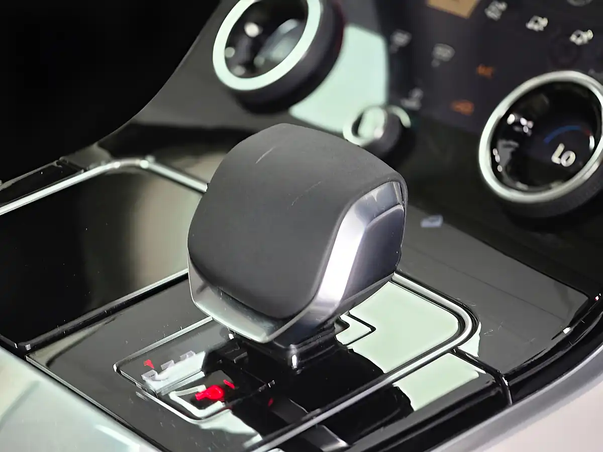 Used 2022 Land Rover Range Rover Velar R-Dynamic Se Grey - Interior and Exterior details 9