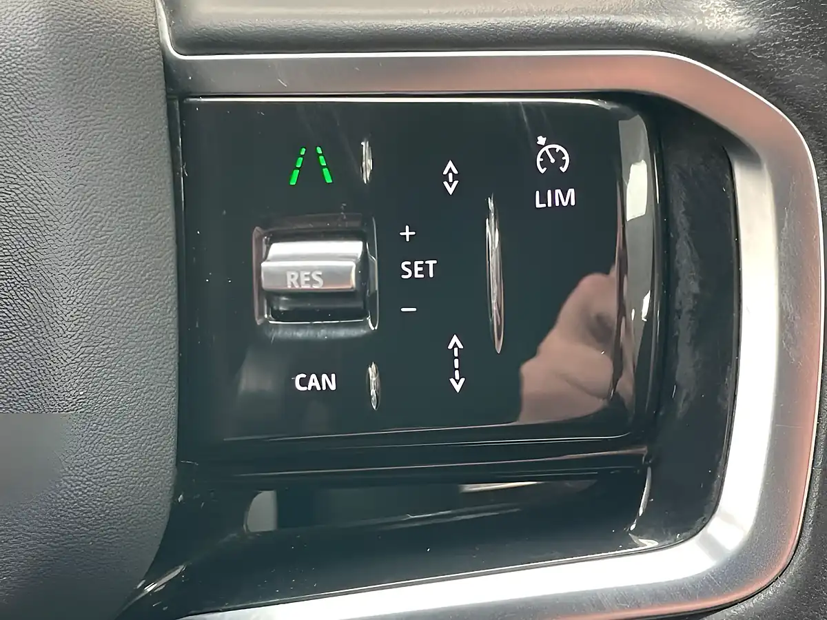 Used 2022 Land Rover Range Rover Velar R-Dynamic Se Santorini Black - Interior and Exterior details 17