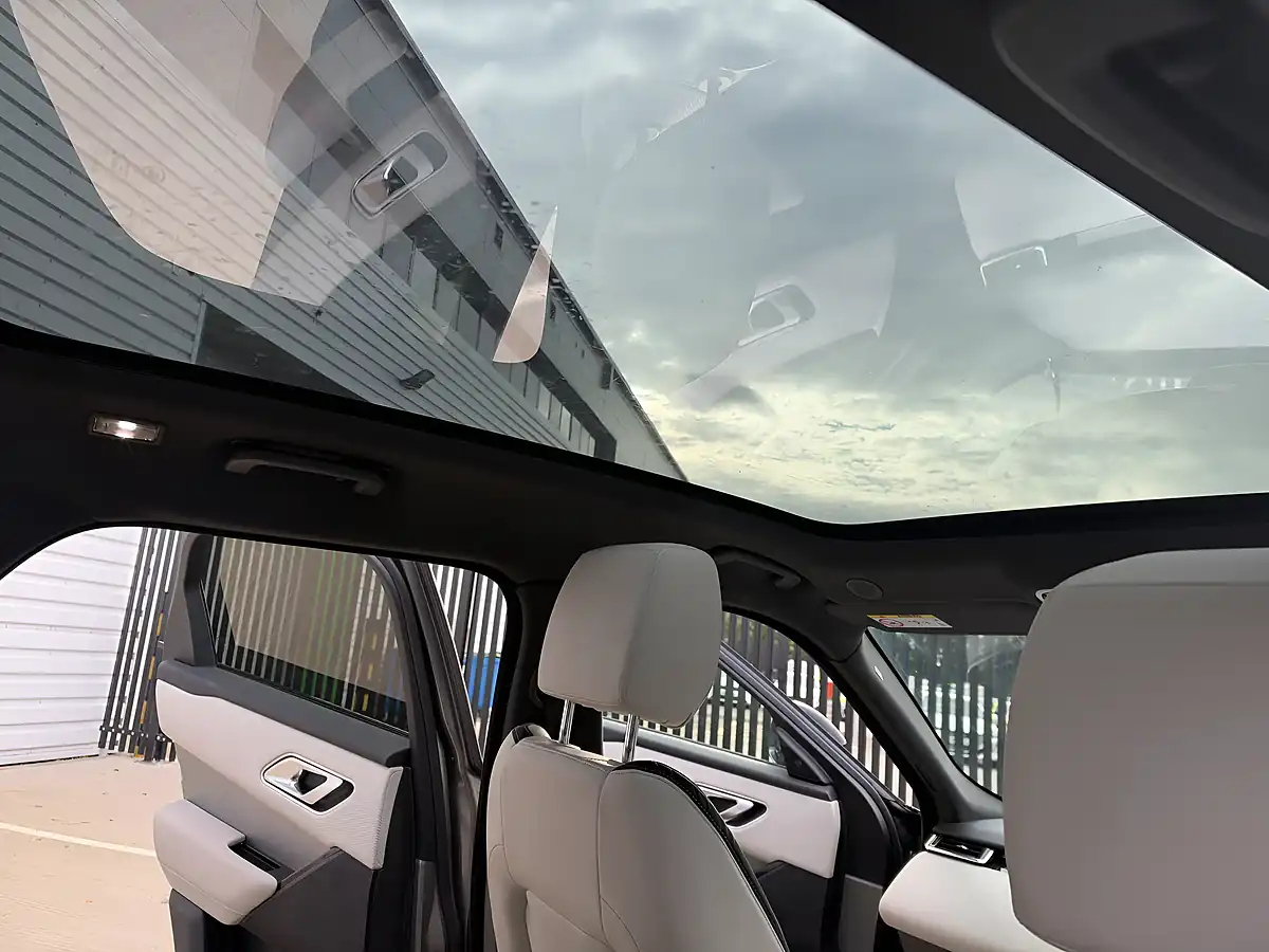 Used 2022 Land Rover Range Rover Velar R-Dynamic Se Silver - Interior and Exterior details 13