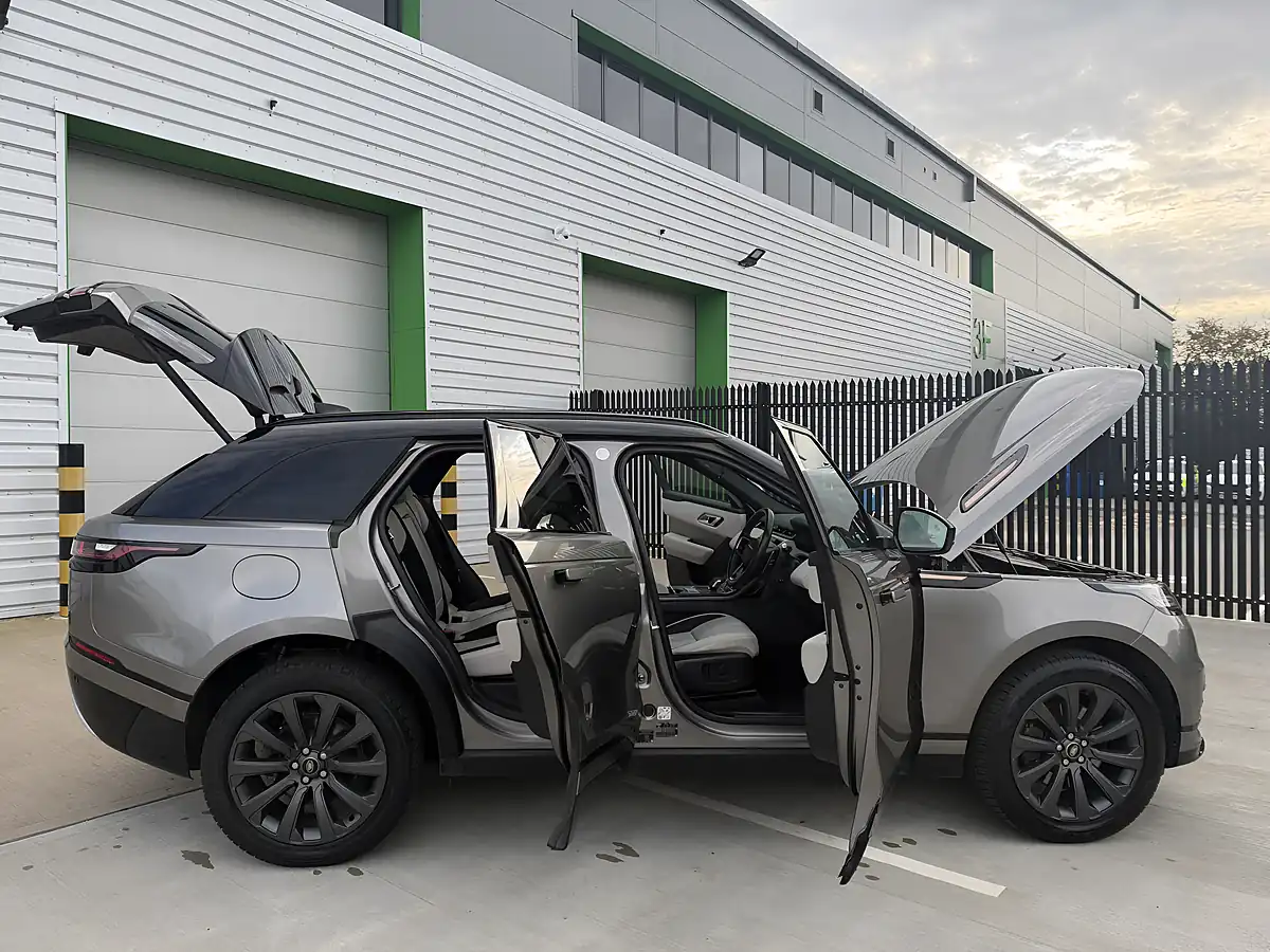 Used 2022 Land Rover Range Rover Velar R-Dynamic Se Silver - Interior and Exterior details 17