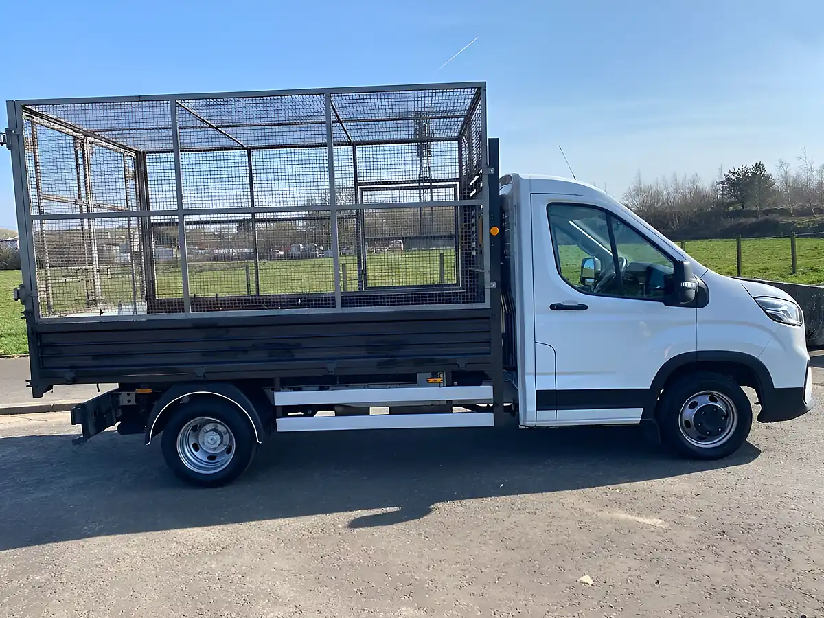 Used 2022 Maxus Deliver 9 Mwb Tipper White - Interior and Exterior details 2