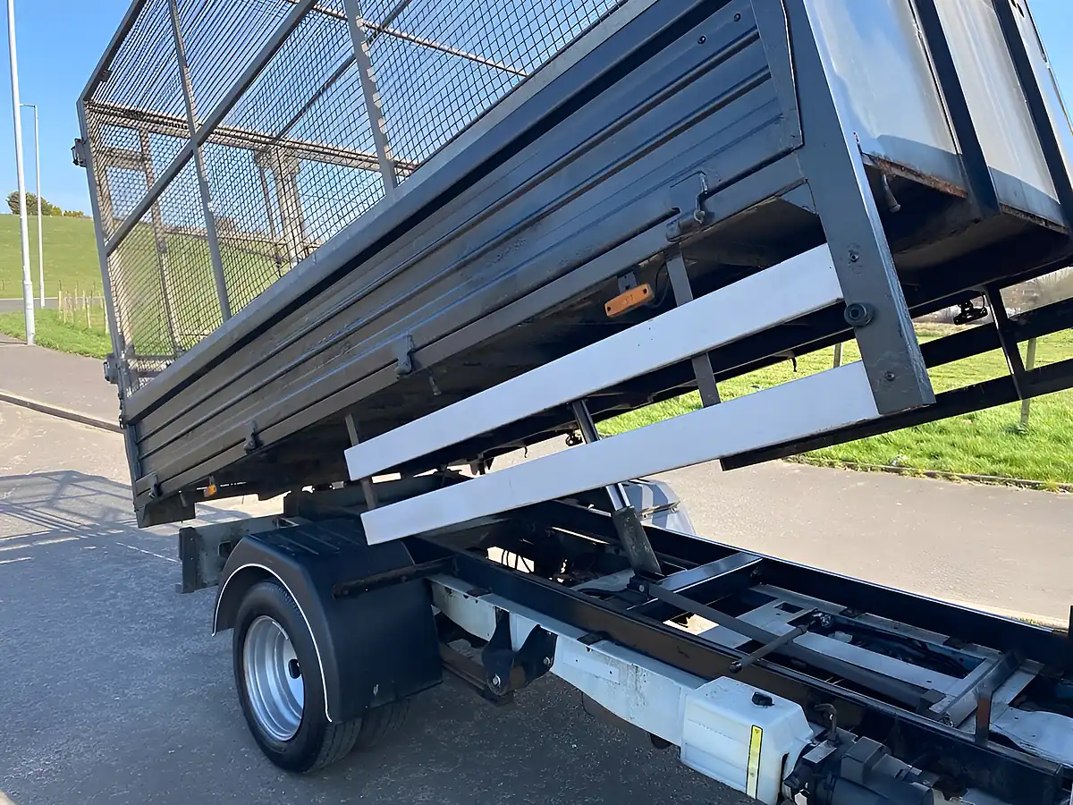 Used 2022 Maxus Deliver 9 Mwb Tipper White - Interior and Exterior details 8