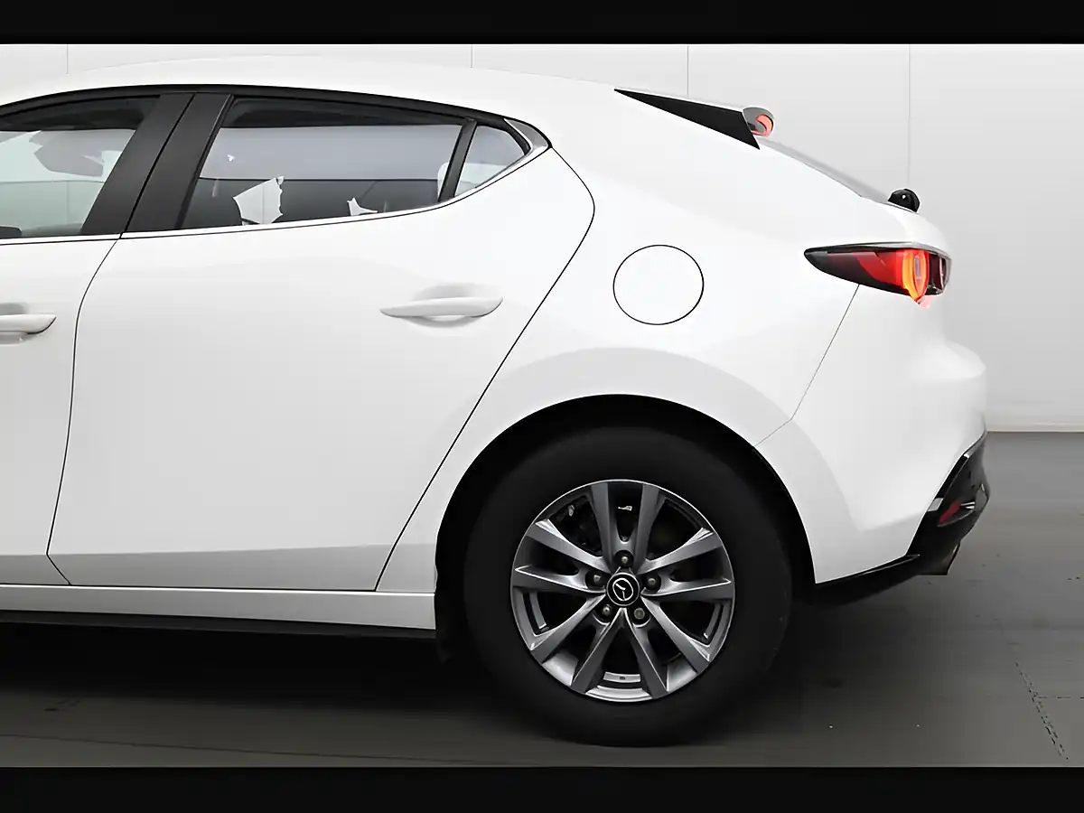 Used 2022 Mazda 3 Se-L Lux White - Interior and Exterior details 13