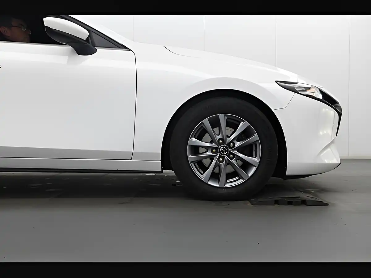 Used 2022 Mazda 3 Se-L Lux White - Interior and Exterior details 14