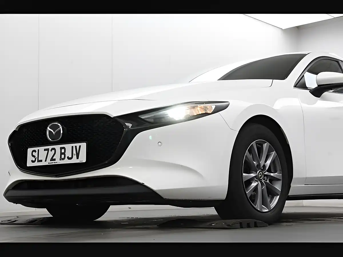 Used 2022 Mazda 3 Se-L Lux White - Interior and Exterior details 5