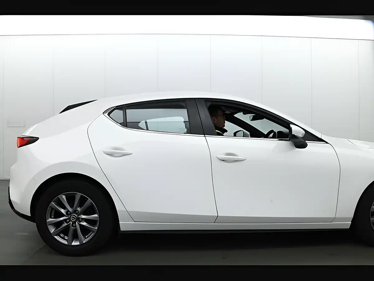 Used 2022 Mazda 3 Se-L Lux White - Interior and Exterior details 7