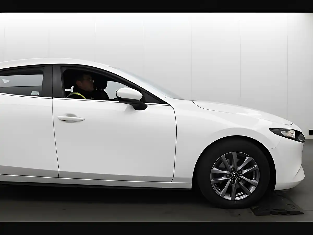 Used 2022 Mazda 3 Se-L Lux White - Interior and Exterior details 8