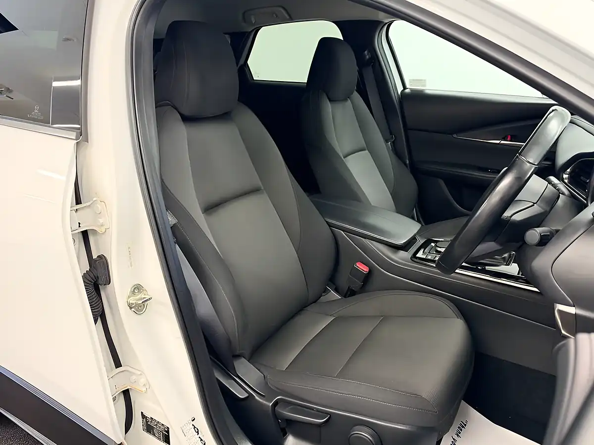 Used 2022 Mazda CX-30 Sport Lux Arctic White - Interior and Exterior details 3
