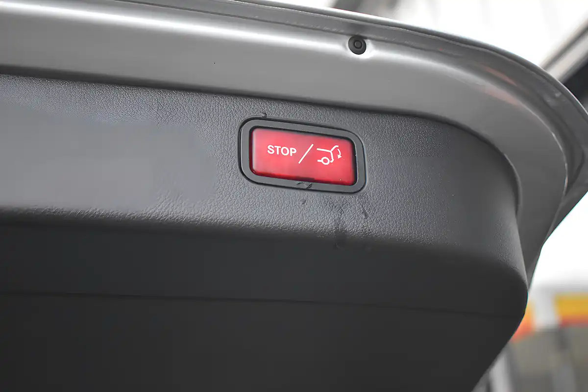 Used 2022 Mercedes-Benz C200 Sport High Tech Silver - Interior and Exterior details 19