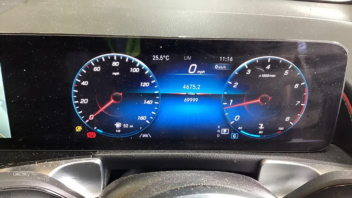 Used 2022 Mercedes-Benz Glb AMG Line (premium 2) Grey - Interior and Exterior details 10