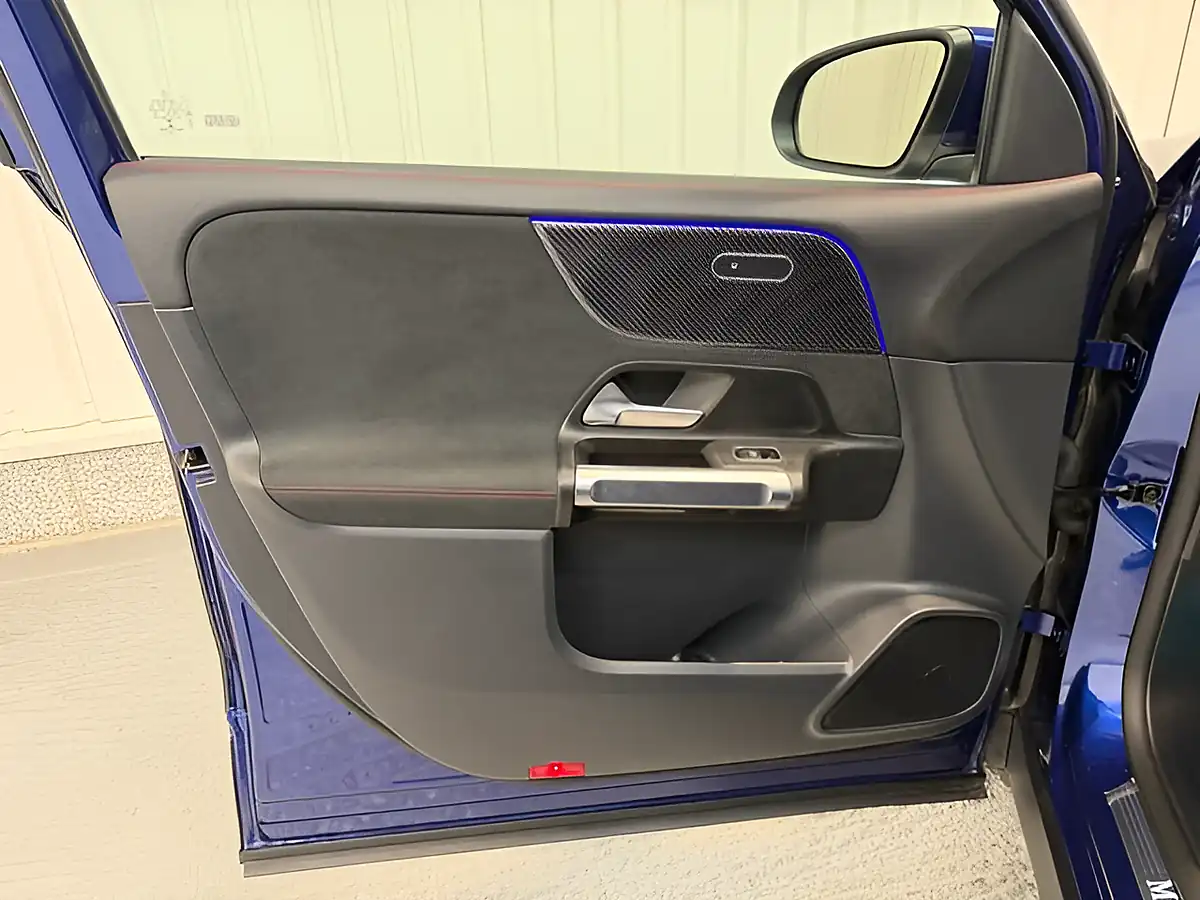 Used 2022 Mercedes-Benz Glb AMG Line (premium) Galaxy Blue - Interior and Exterior details 12