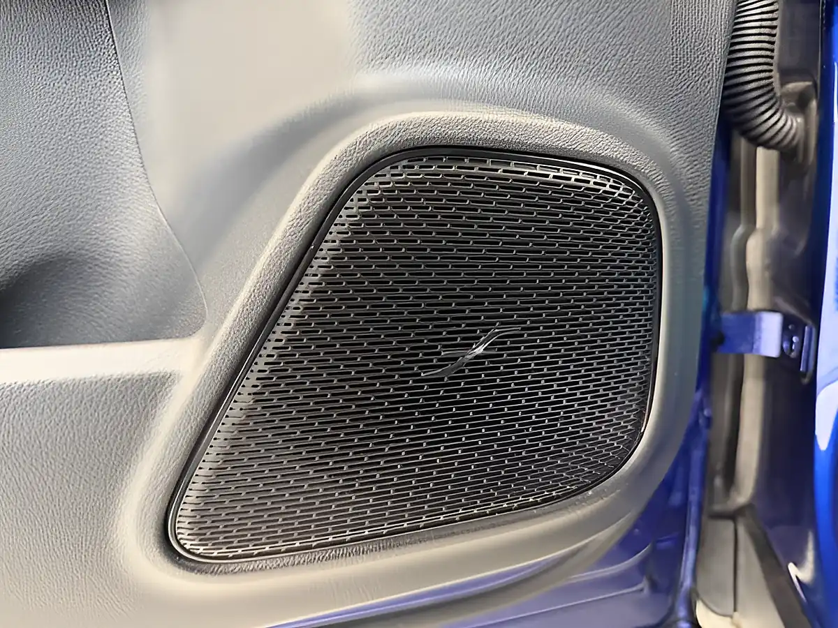 Used 2022 Mercedes-Benz Glb AMG Line (premium) Galaxy Blue - Interior and Exterior details 13