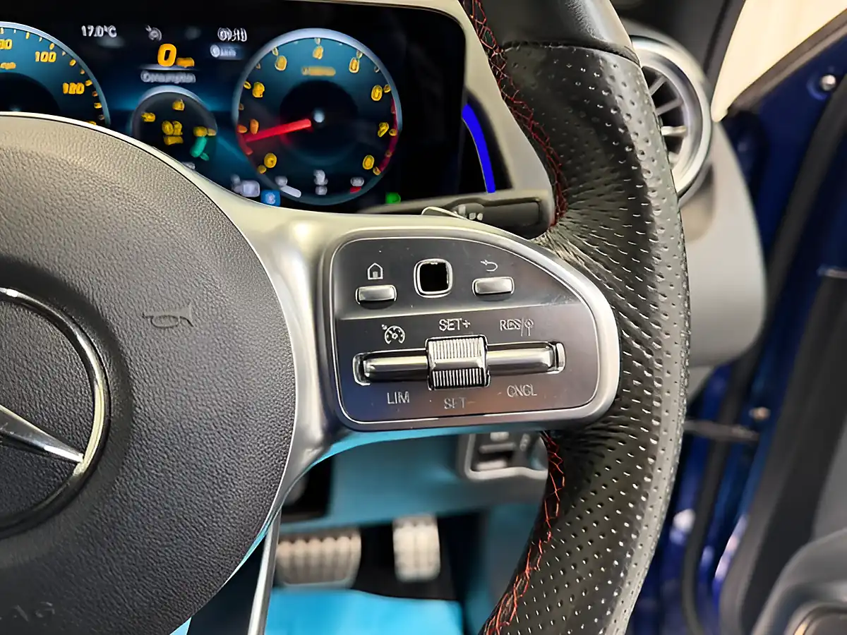 Used 2022 Mercedes-Benz Glb AMG Line (premium) Galaxy Blue - Interior and Exterior details 16