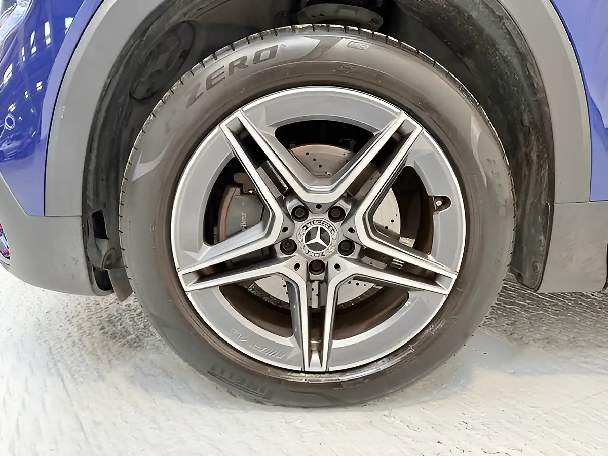 Used 2022 Mercedes-Benz Glb AMG Line (premium) Galaxy Blue - Interior and Exterior details 4