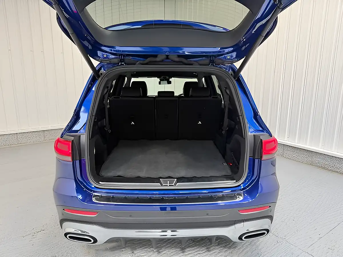 Used 2022 Mercedes-Benz Glb AMG Line (premium) Galaxy Blue - Interior and Exterior details 9