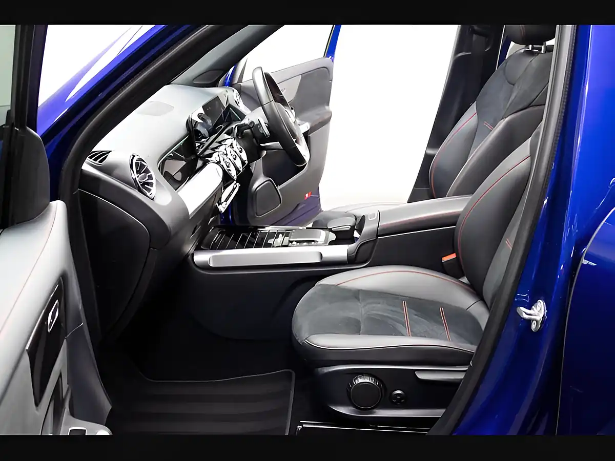 Used 2022 Mercedes-Benz Glb AMG Line (premium Plus) Galaxy Blue - Interior and Exterior details 10