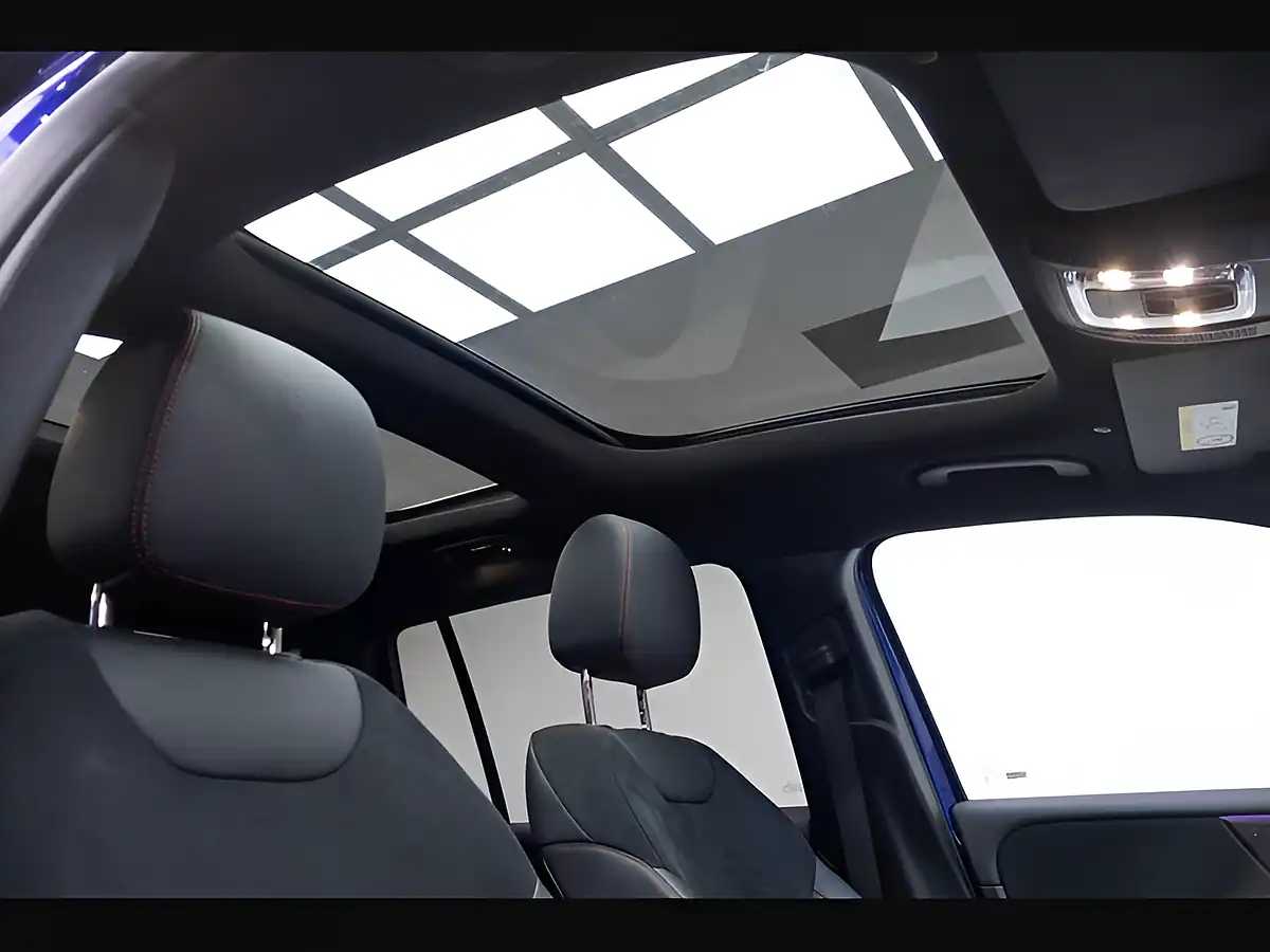 Used 2022 Mercedes-Benz Glb AMG Line (premium Plus) Galaxy Blue - Interior and Exterior details 16