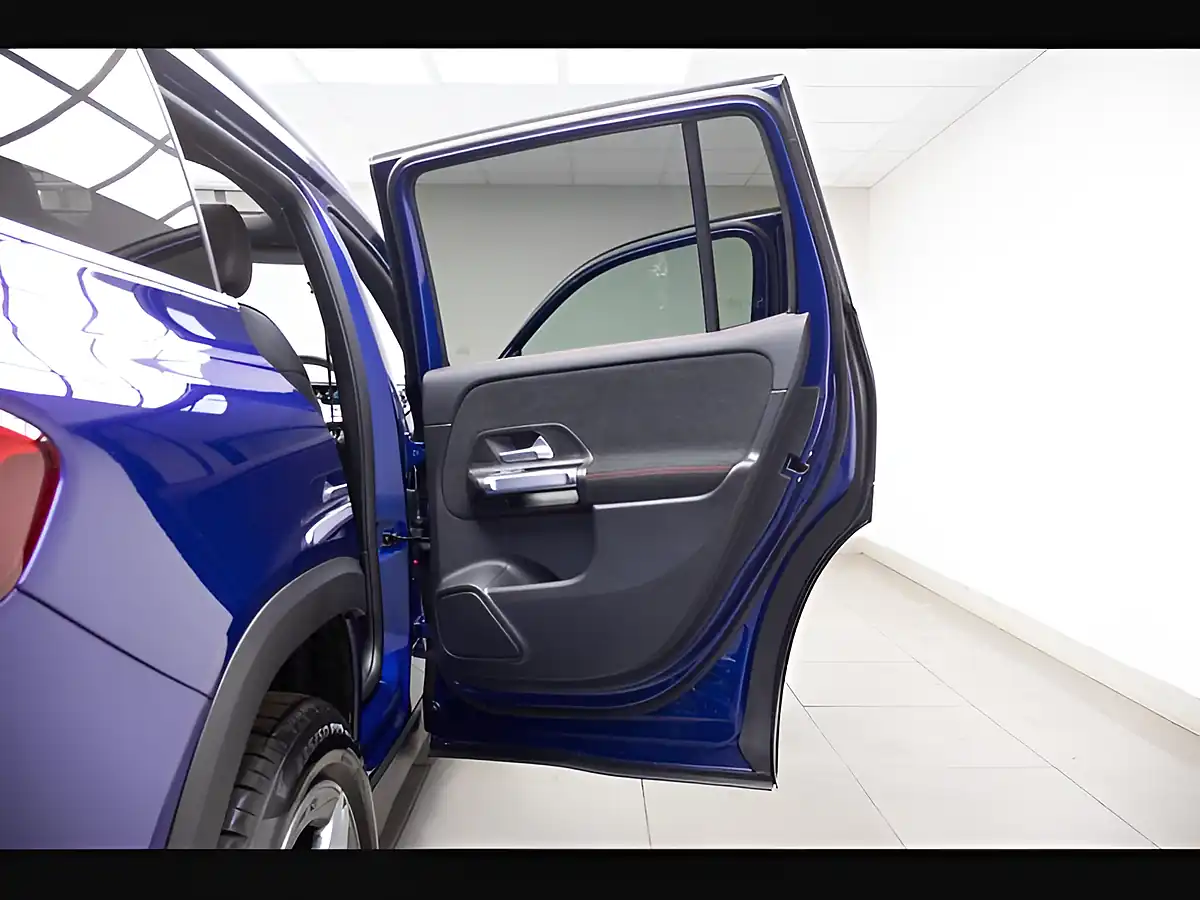 Used 2022 Mercedes-Benz Glb AMG Line (premium Plus) Galaxy Blue - Interior and Exterior details 18