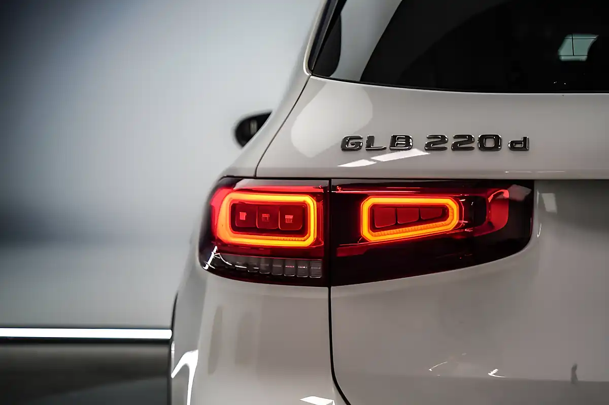 Used 2022 Mercedes-Benz Glb AMG Line (premium) White - Interior and Exterior details 10