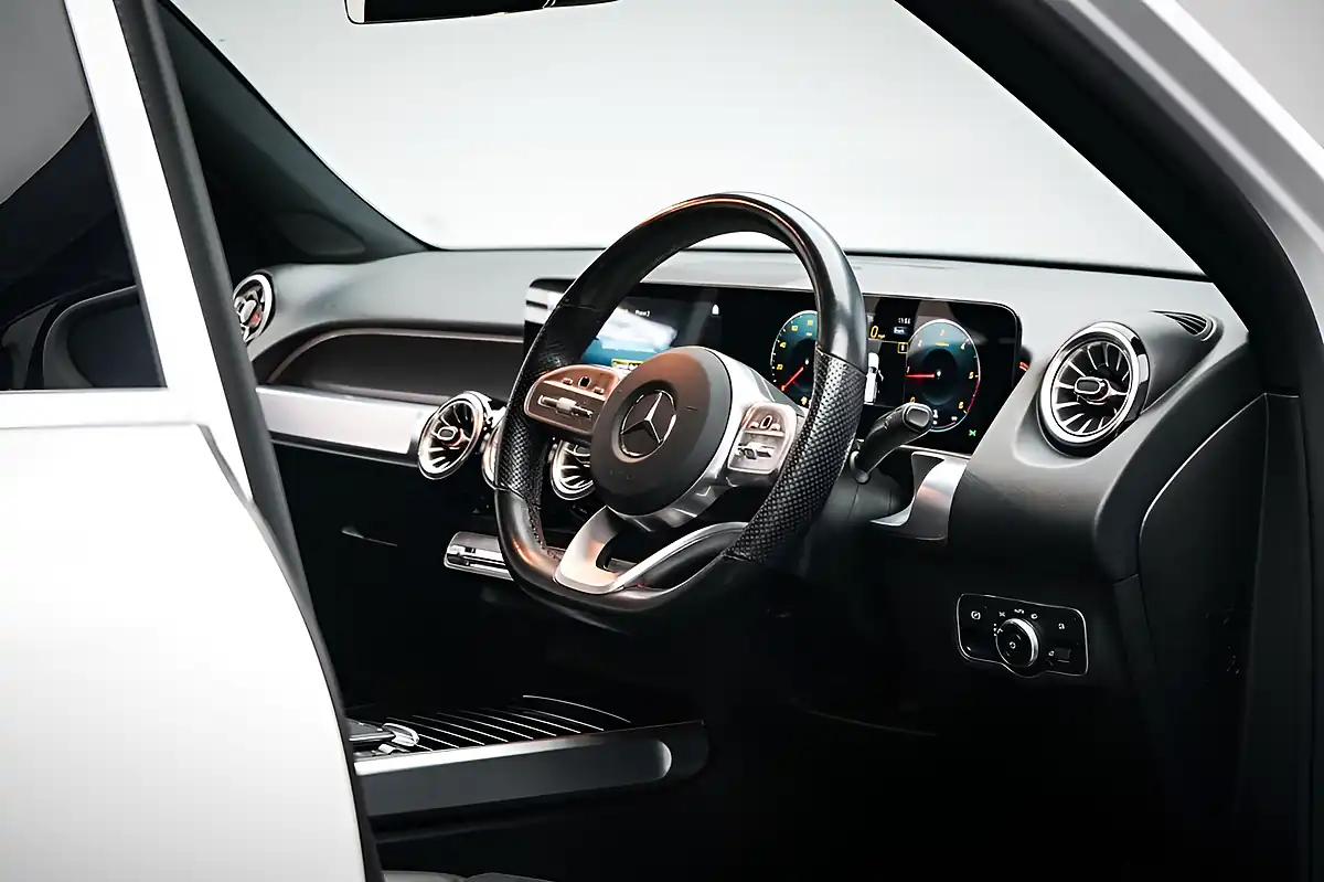 Used 2022 Mercedes-Benz Glb AMG Line (premium) White - Interior and Exterior details 14