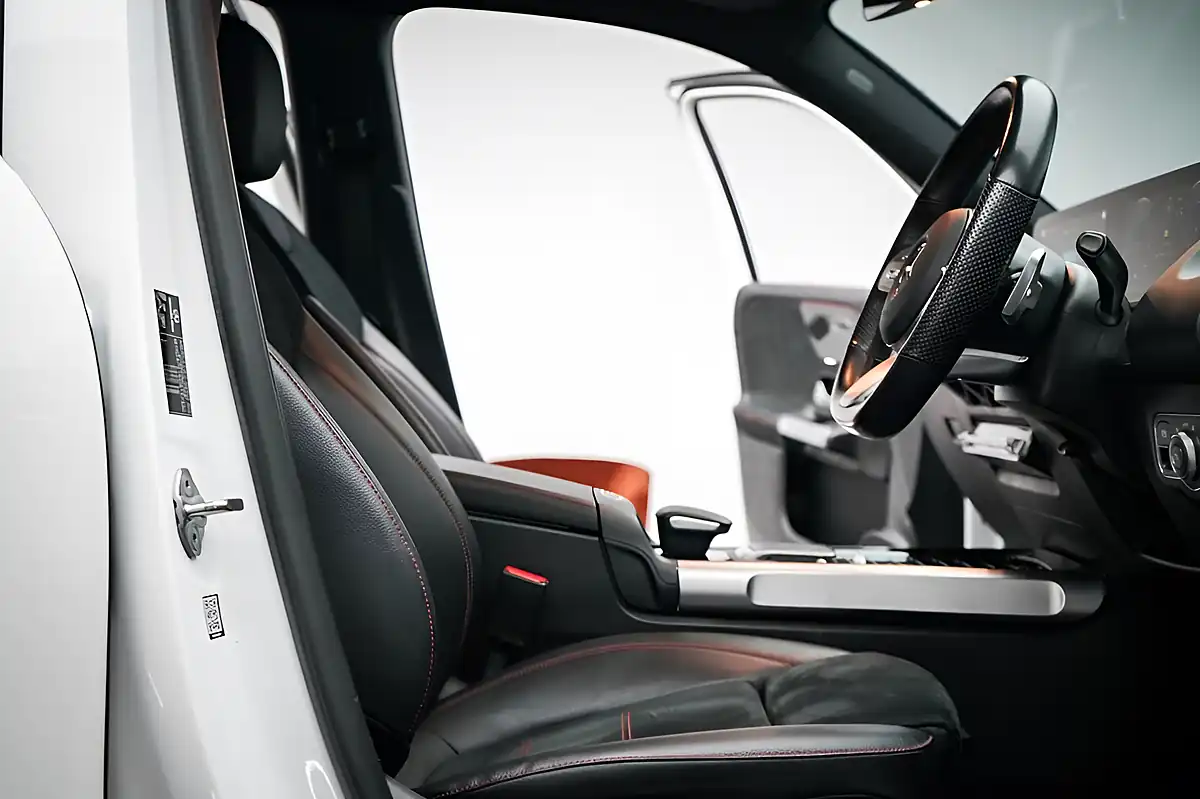 Used 2022 Mercedes-Benz Glb AMG Line (premium) White - Interior and Exterior details 15