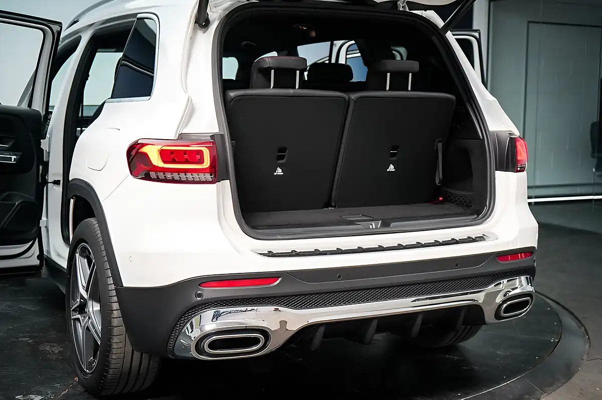 Used 2022 Mercedes-Benz Glb AMG Line (premium) White - Interior and Exterior details 18