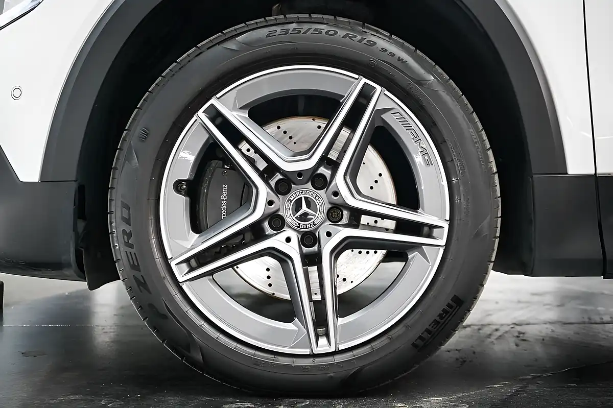 Used 2022 Mercedes-Benz Glb AMG Line (premium) White - Interior and Exterior details 19